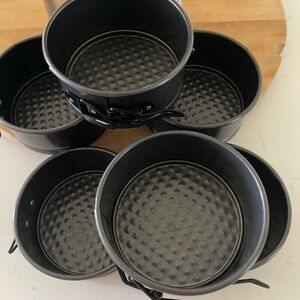 Set of 6 Mini Non-stick Black Springform Pans